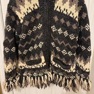 100% wool sweater 🩶🤍 Made in Nepal🇳🇵